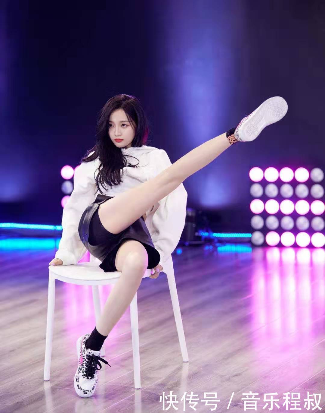 黄教主|吴宣仪凉了继衣品被说“土气”后,又曝娱乐圈的女孩不被善待