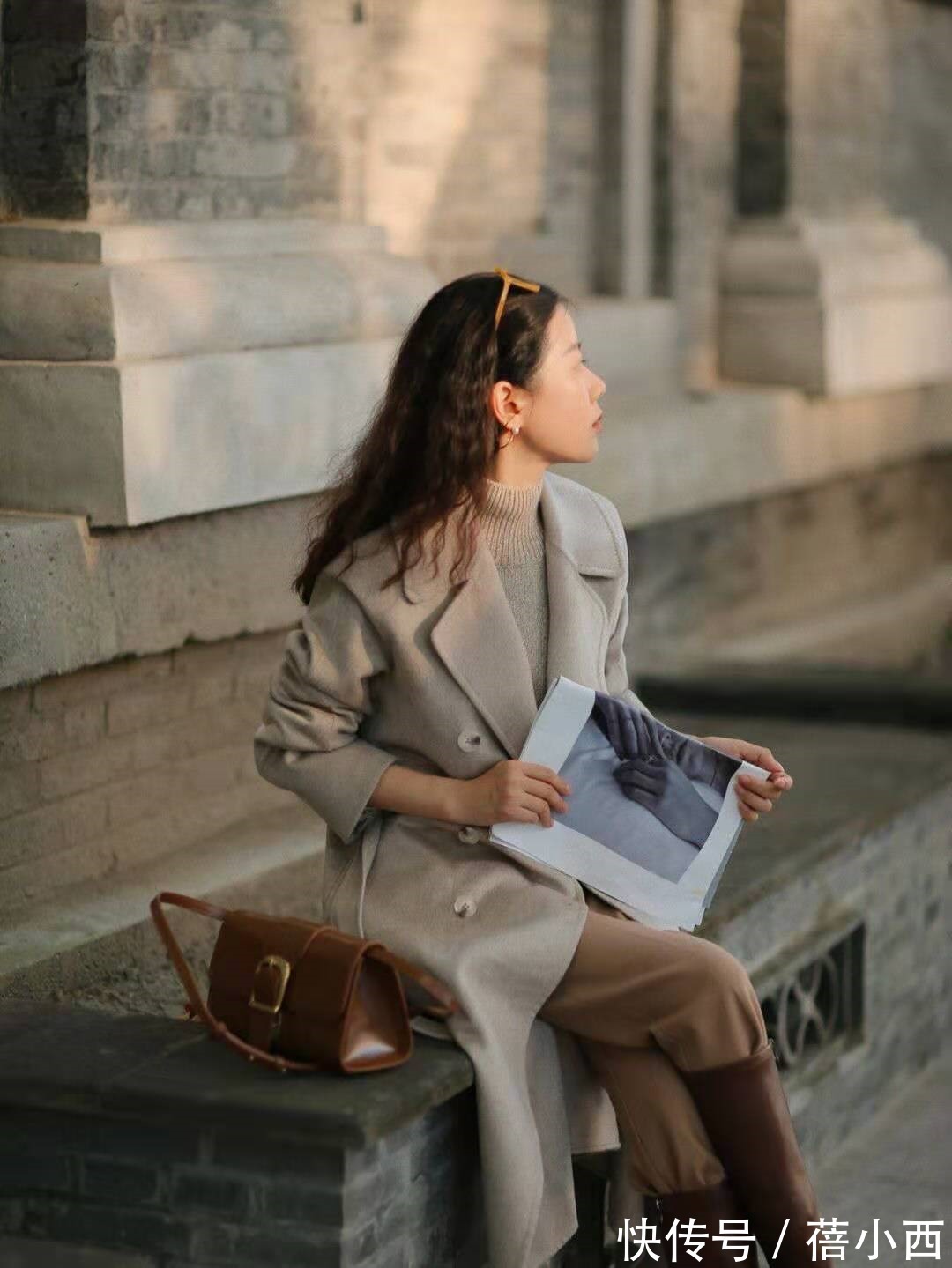 燕麦 女人无论年纪多大,冬季建议多穿这3种颜色大衣,高级洋气又好看