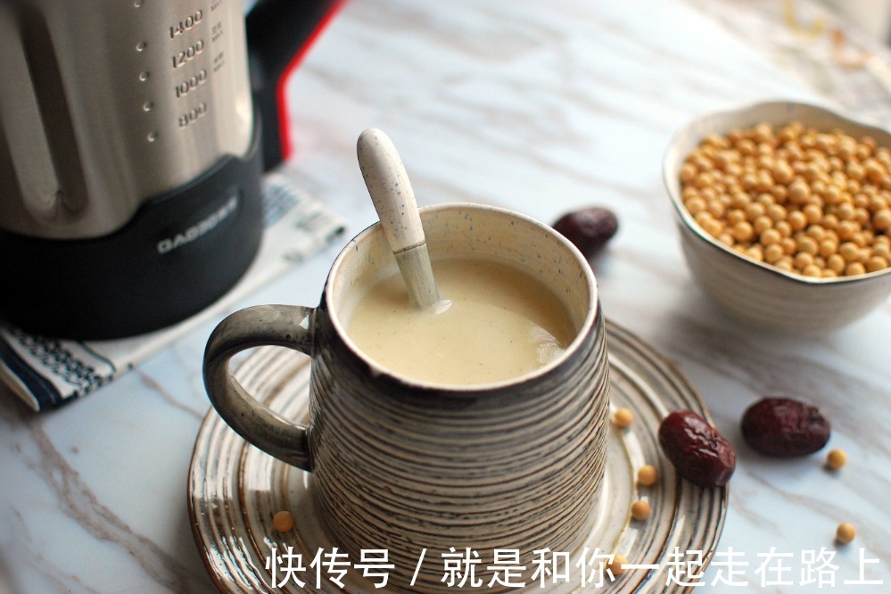 打豆浆，直接干打就错了！多做一步，豆浆细腻香浓，好喝没腥味！