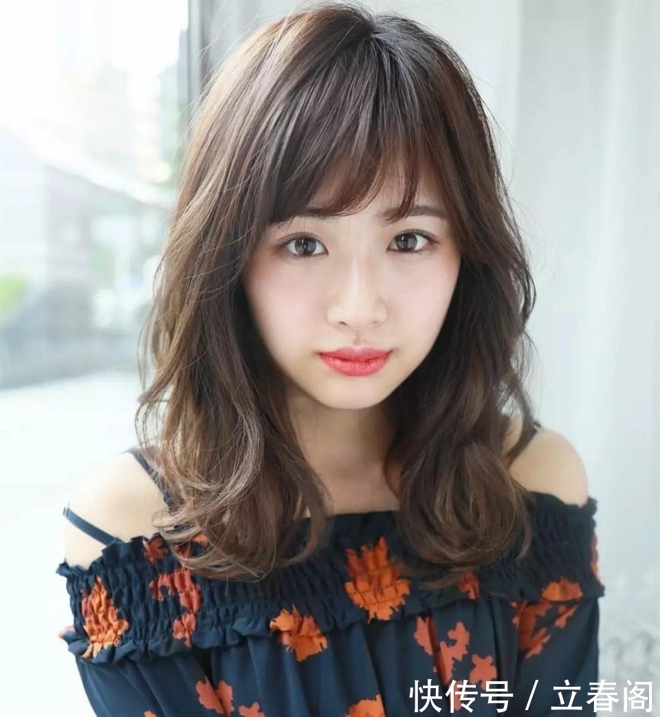 肩膀|女生及肩长度有哪些好看的发型推荐呢?