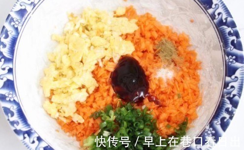 不用澄粉，不用土豆淀粉，大厨教您一招，简单一烫，饺子晶莹剔透