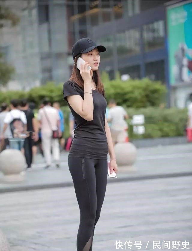 逛街 喜欢穿瑜伽裤逛街的姑娘,到哪都能美成焦点,简约靓丽!