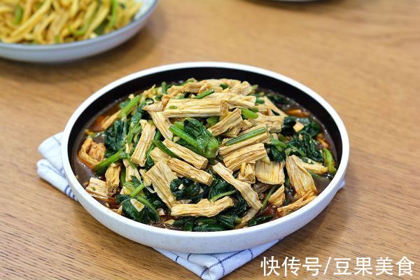 吃着比肉还鲜，嘴馋就吃香辣菠菜腐竹