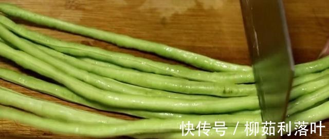 调味料|豇豆里打入1个鸡蛋，简单一做，开胃又下饭，比吃肉还香！