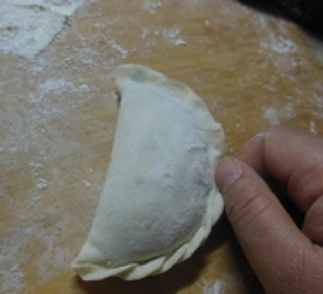 无油三鲜韭菜盒,皮薄馅大,配上一碗粥,早餐吃着超满足