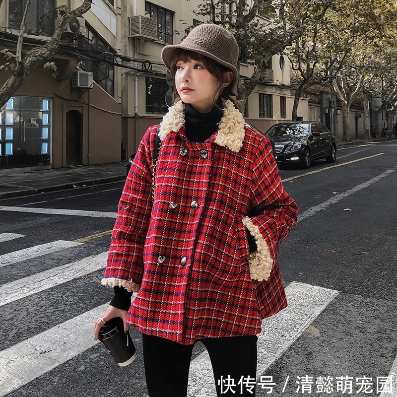 女人味 今年流行这么穿:羊羔毛外套阔腿裤,配短靴,别说,简直美上天