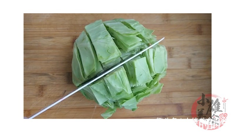 “包菜炒粉丝”的正确做法难怪炒粉条老粘锅，一看才明白