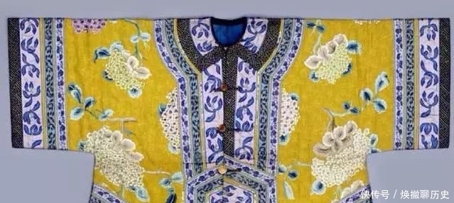 满族文化:清朝女子服饰看上去为何臃肿又肥宽,毫无美感?