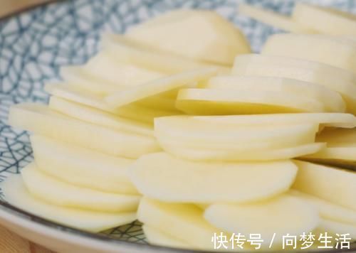 鲜香|土豆这样做太好吃，鲜香软糯，简单营养，孩子爱吃的解馋美食