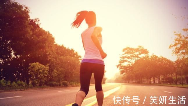 含糖饮料|血糖高怎么办专家建议生活三个慢，饮食四不吃，血糖也稳稳的