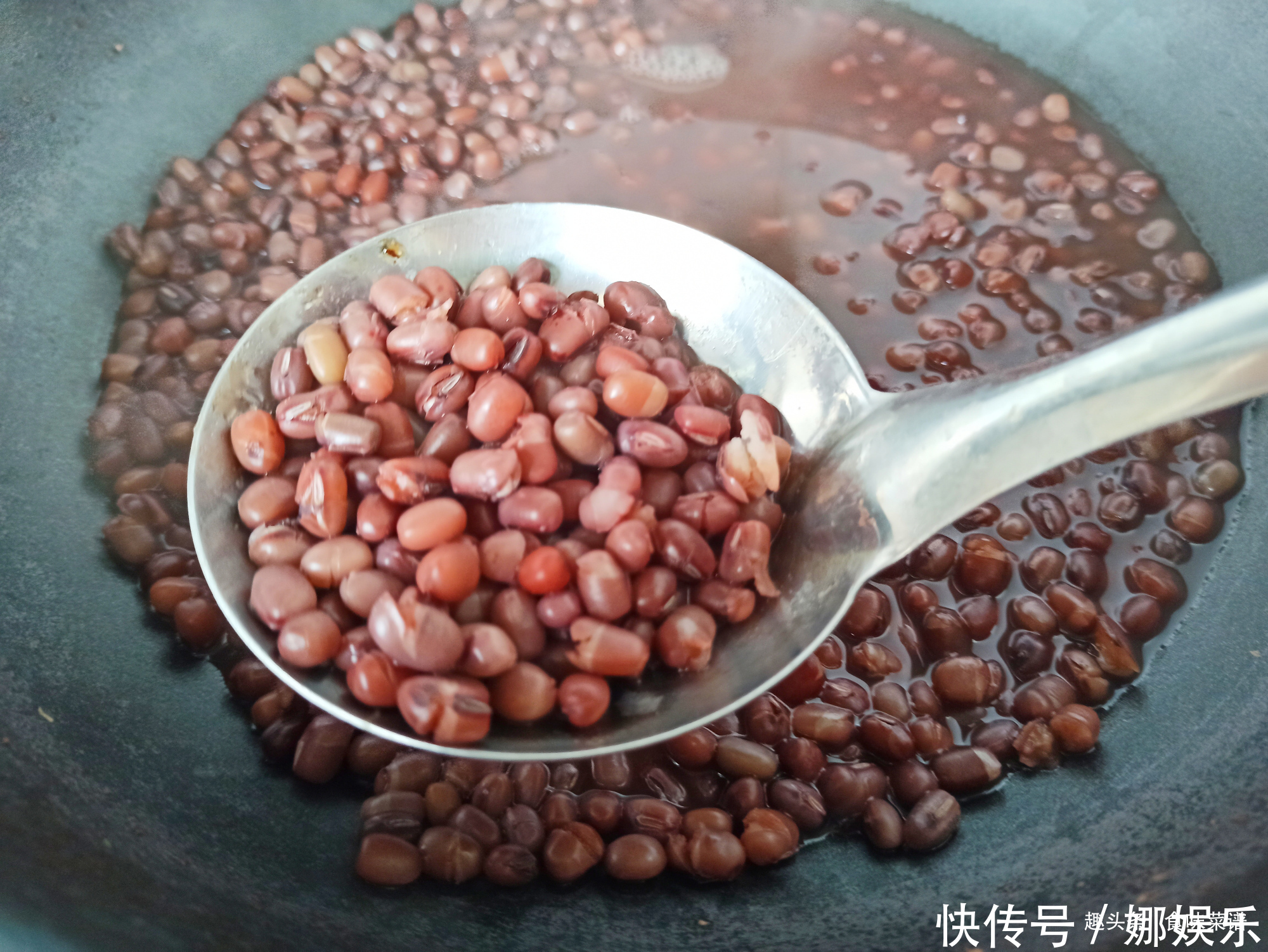 1碗糯米1碗红豆,教你软糯香甜的糯米糕,做法简单,孩子最喜欢吃