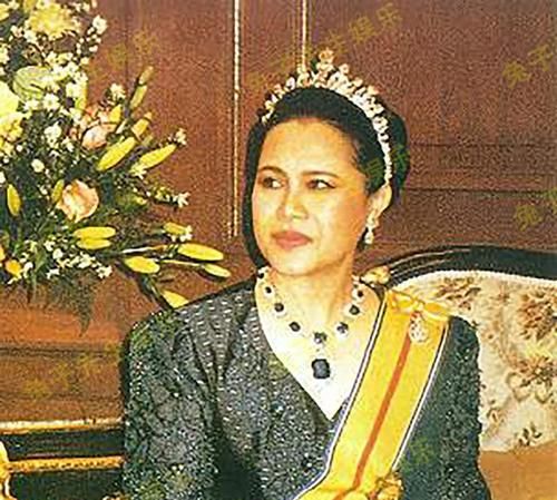 苏提达心高气傲，看不上诗丽吉老一套珠宝，自制绿宝石项链展风采