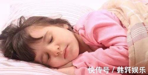 妈妈|宝宝常和这三类人睡觉,不仅心理发育更好,长大还会更优秀