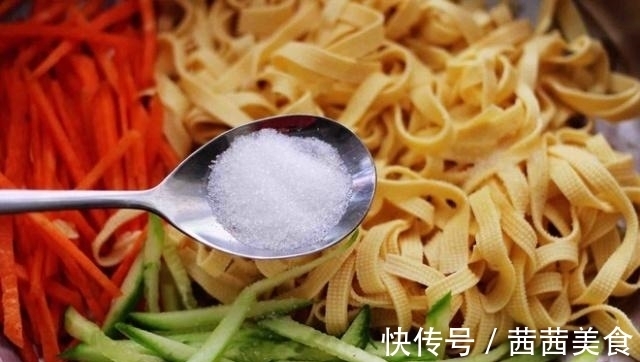 营养师随身查|6月,不吃肉也要吃这菜,隔三差五吃1次,排毒刮油,体重不过百