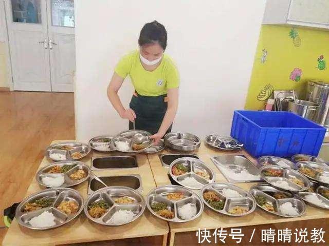 午餐|宝妈“突袭”幼儿园,拍下午餐照直接转学,其他家长看后坐不住了
