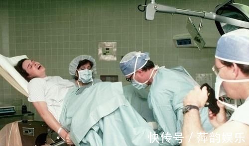 产后|分娩结束后,男医生又把手伸进产妇肚子里,别急骂医生是为了你好