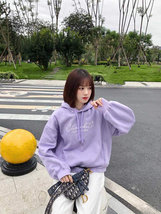 穿搭|优雅风格的穿搭技巧，这几款衣服很减龄，秋季这样穿就很美