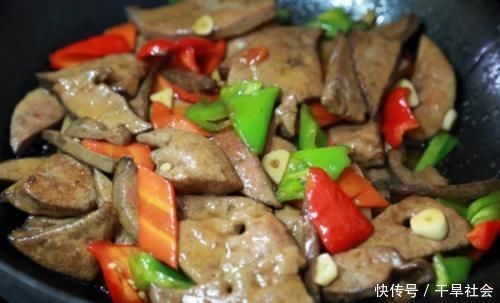 夏天，宁可少吃猪肉，也要多吃此菜，气血足了，双眼也明亮了