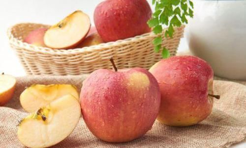 蘋果到底早晨吃還是晚上吃好,很多人都吃錯(cuò)了,別怪我沒提醒你