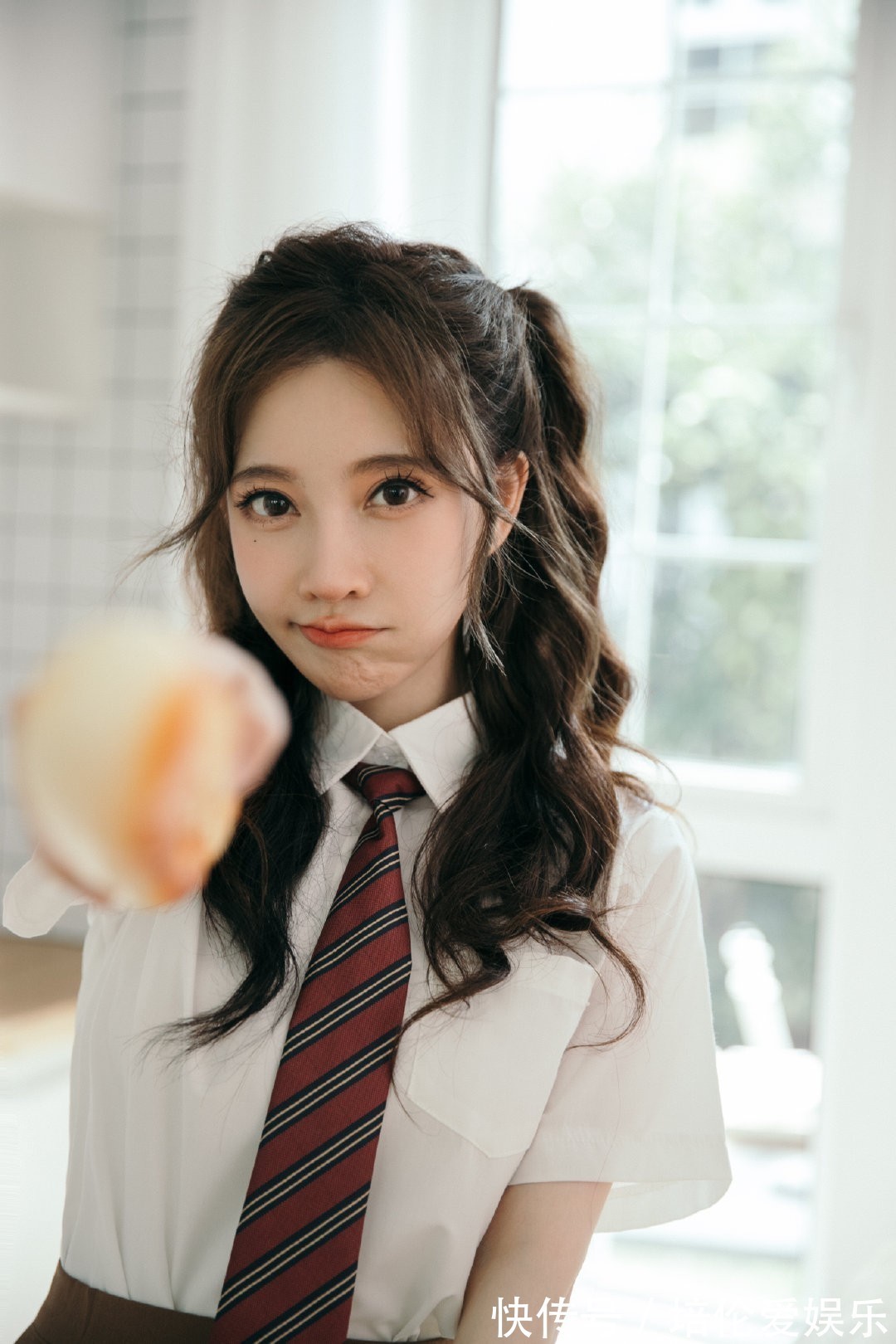 小姐姐|live打歌时冯提莫做了这件事,综艺效果你觉得有吗