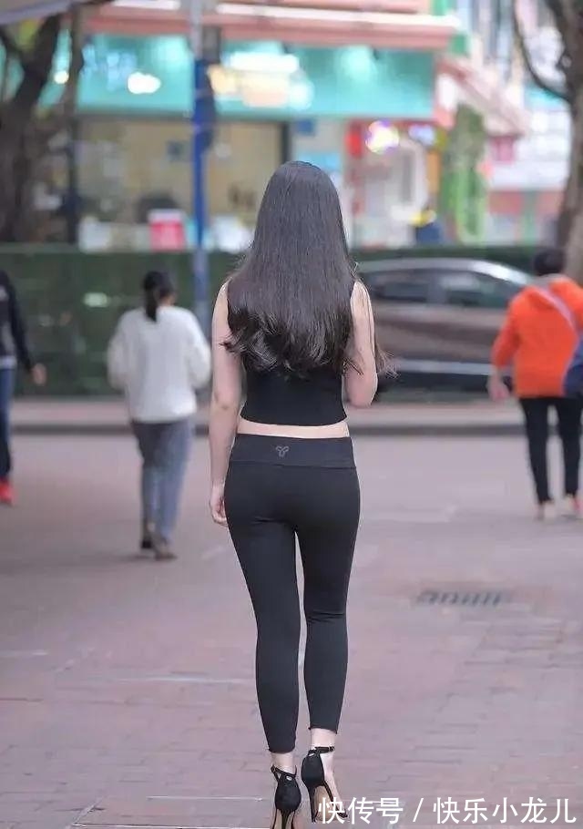 瑜伽裤 甜美时尚的瑜伽裤穿搭让人眼前一亮,小姐姐看上去时尚又可爱