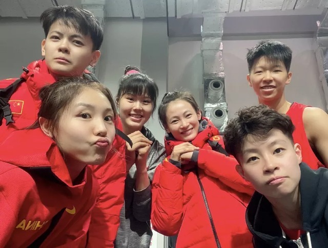 名单|中国女篮12人名单更新!李梦带伤出战,杨舒予落选,郑薇新计划
