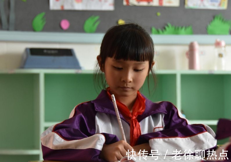 字体&小学生“狂草”字体曝光,洒脱奔放认不出,批卷老师看了想打人