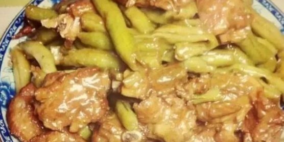 去男友东北老家,男友妈妈做这些菜招待,我妈吃不下但我却吃得欢