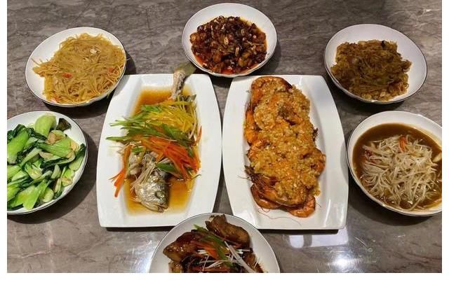 林更新晒美食，自称比家庭主妇还厉害，网友：家庭条件有了飞跃