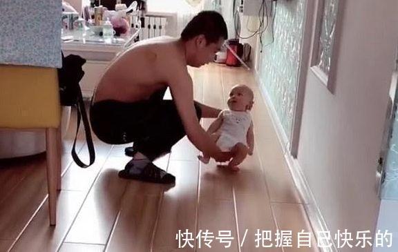 卡西法|“会玩奶爸”带娃练习走路火了,娃一脸无奈:你开心就好