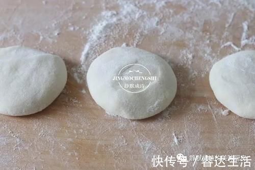 烫面|做韭菜鸡蛋馅儿饼,饼皮软嫩久放不硬的秘诀,我都告诉你