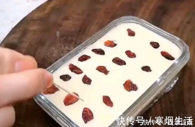 酸奶新吃法，简单2步一次成功，做出来的酸奶蛋糕，孩子抢着吃