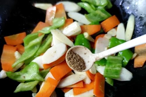 山药别总炖汤，试试这么做，清脆爽口，超级好吃，好吃到停不下来