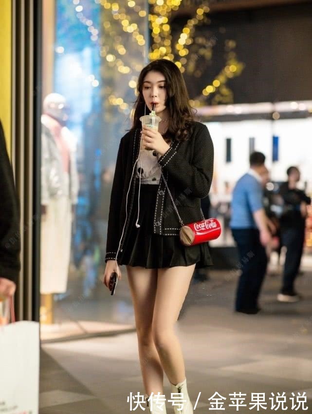 抗拒|美女穿搭看似简约,穿出的效果却一点不低调,让人无法抗拒