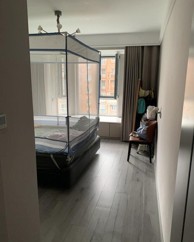 墙砖|搬新家入住一个月,整个空间灰色调很耐看,墙面贴瓷砖非常耐脏