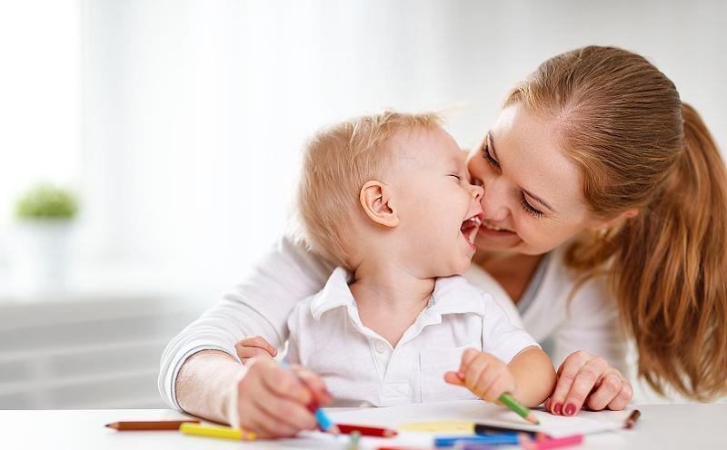 有害物质|给宝宝用湿巾擦嘴,看似干净实则在坑娃,有些湿巾“害人无痕”