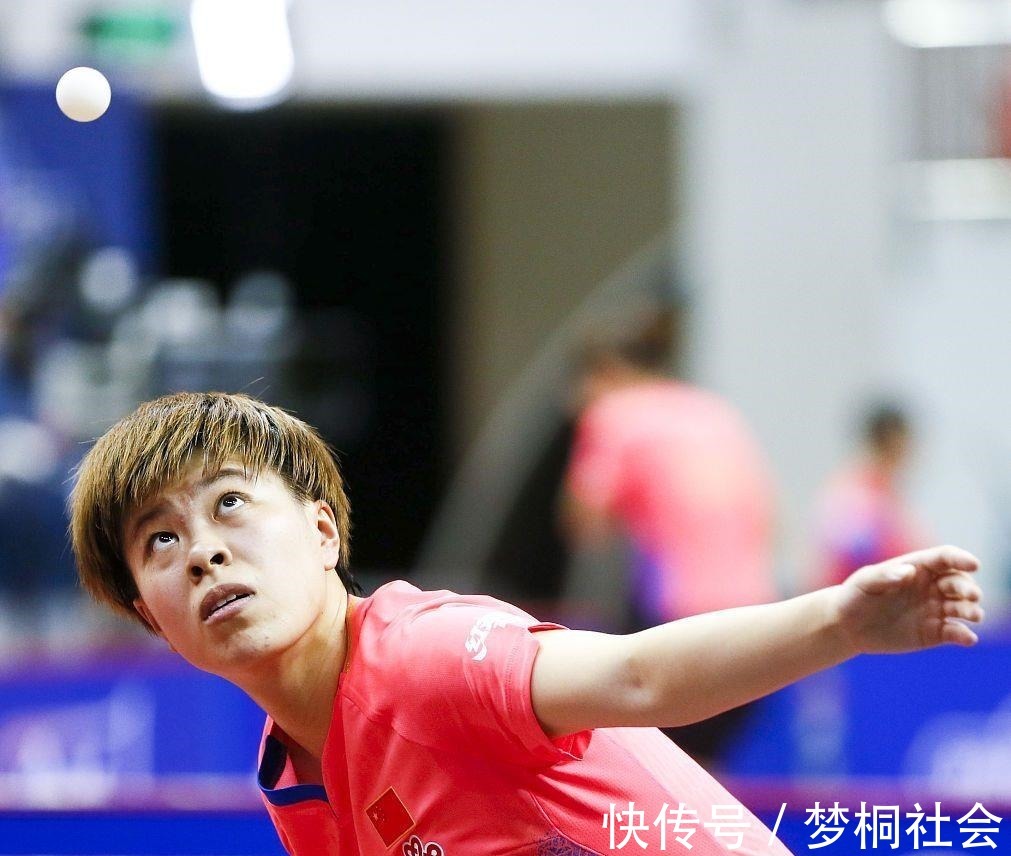 孙颖莎|强强对话!孙颖莎3-0王艺迪,世界第二展现大心脏,球迷心疼她
