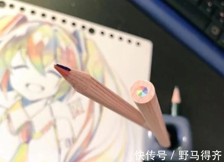 彩铅#这是什么“神仙画笔”?居然能画出彩色渐变的初音未来!