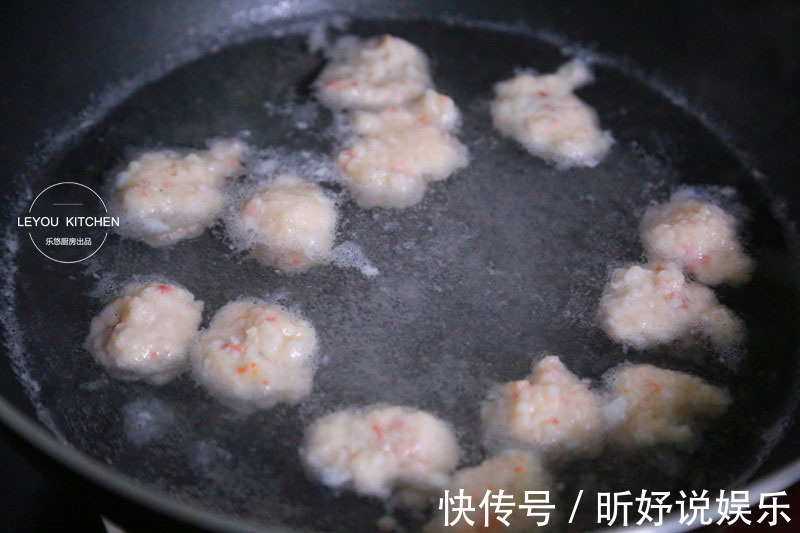 用水煮的一道菜，一滴油没放，鲜美又清爽，连汤都不想剩下