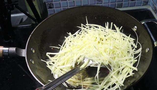 好吃的土豆丝，做法有秘诀，口感脆嫩好吃又下饭