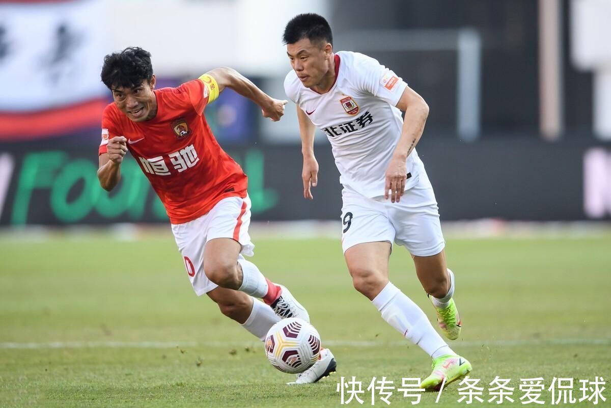 集训|国足4消息!郑智入选MVP,费莱尼被赞英雄,国足集训有40人