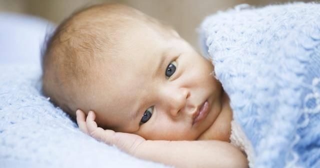 衣服|宝宝有这3种“表现”，可能是冷了，妈妈记得给宝宝添加衣服！