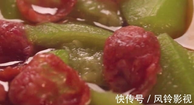 丝瓜蒸腊肠|简单好吃的丝瓜蒸腊肠,荤素搭配,营养美味,家中孩子爱吃的菜肴