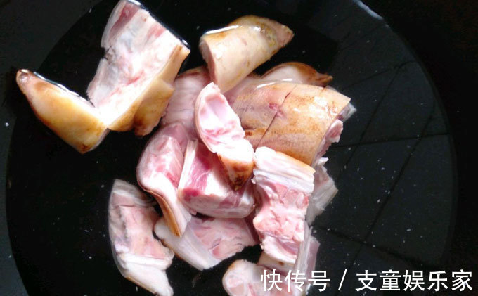 酥软|猪脚这样做全家老少皆宜,口感酥软,女性多吃可以滋补养颜
