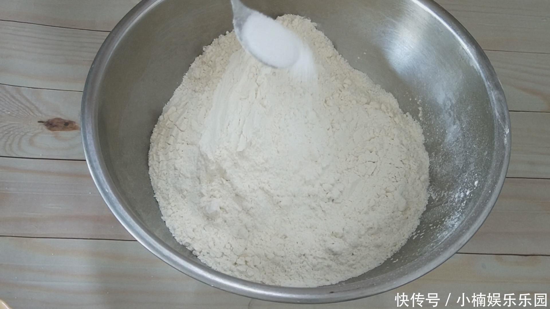 早餐饼又出新做法，比包子馒头都好吃，我家一周吃三次，太香了
