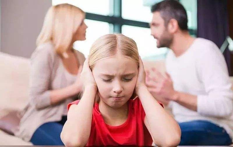 为什么孩子还小就有暴力倾向？父母的行为里，隐藏着孩子的未来