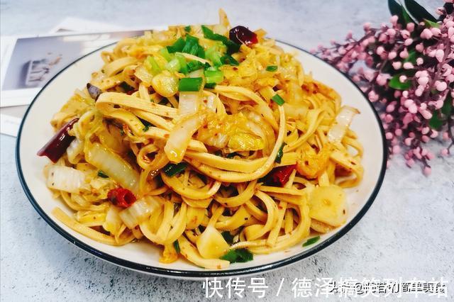 下饭|豆腐丝配娃娃菜，吃起来有嚼劲，味道也不错，很下饭