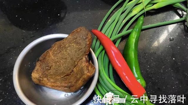 秋天,蒜苔和它绝配,越冷吃越香,开胃杀菌、润肠通便,提高免疫!