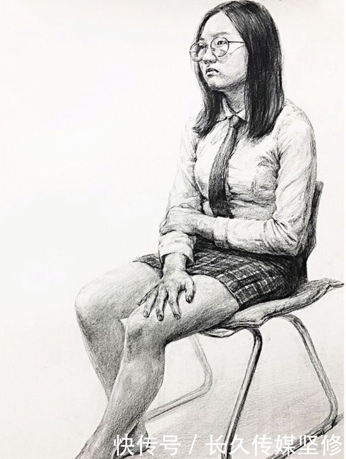 韩国全身像素描pk中国全身像素描,你怎么看?