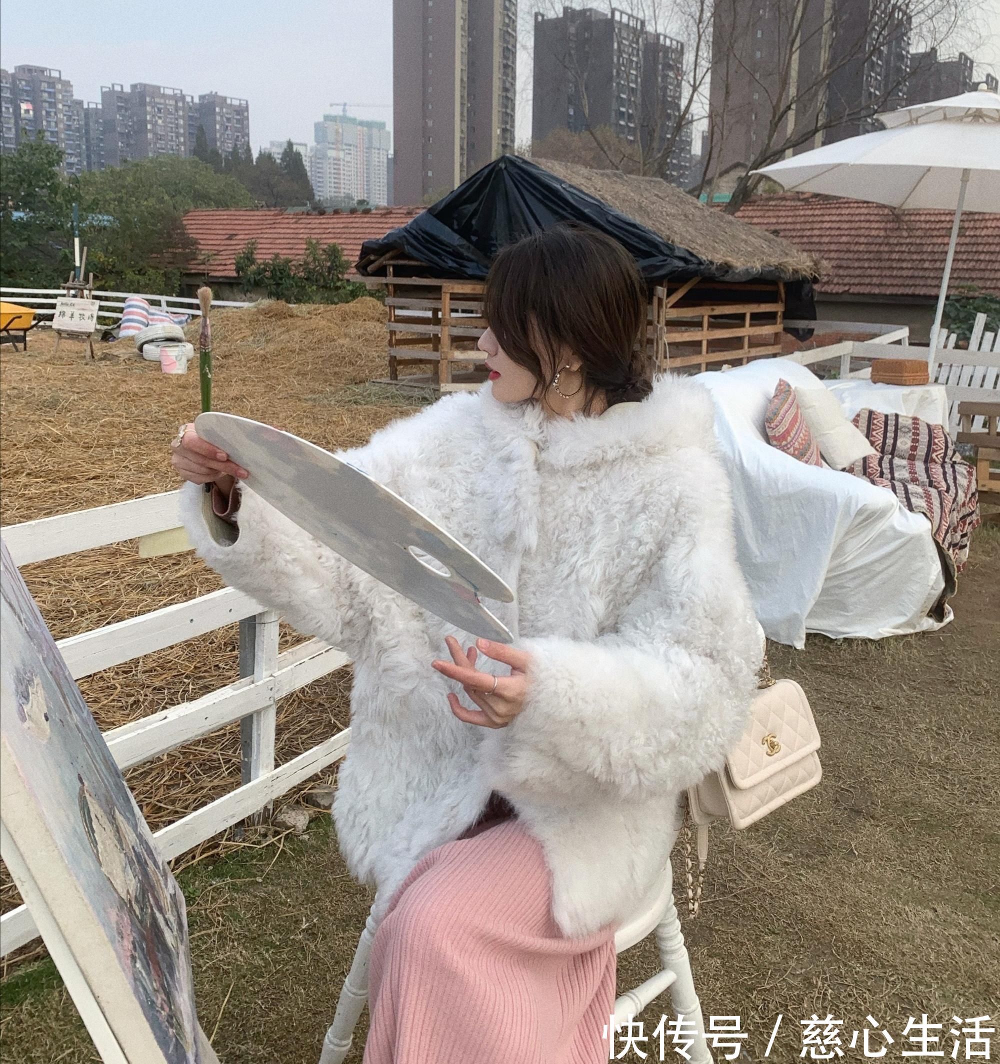 大衣 冬季别总穿黑色羽绒服，这些穿搭保暖又好看，你确定不get吗？